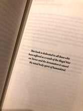 Lade das Bild in den Galerie-Viewer, The Case for Bara: AMERICAN TERROR